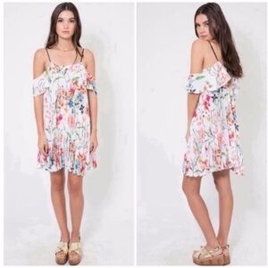 Delfi Collective Elsa Floral Pleated Mini Dress